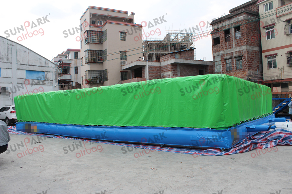 inflatable jump air bag (5)